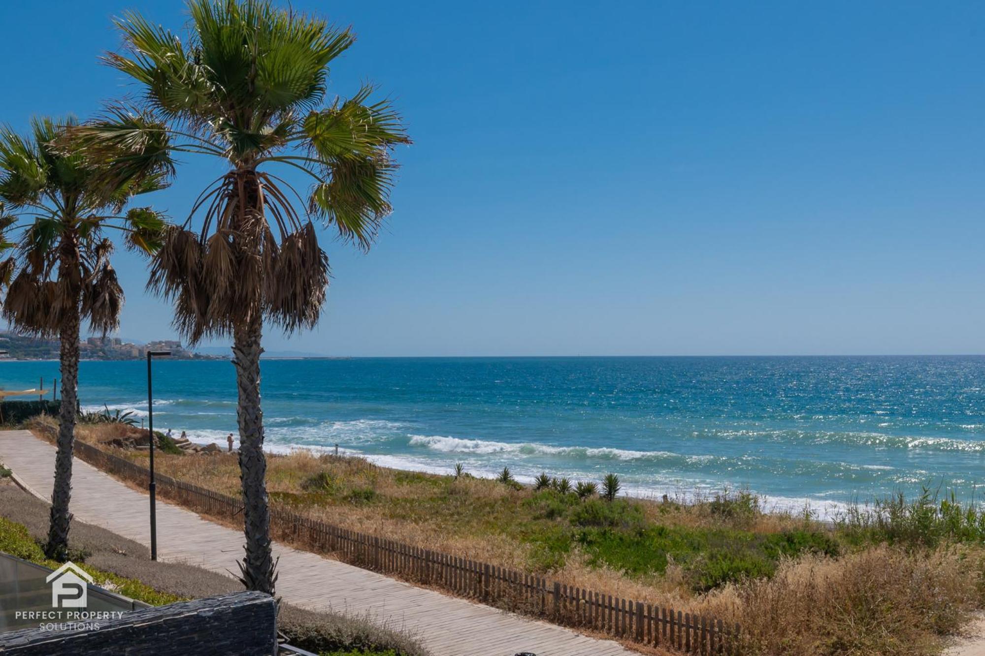 Apartment Edge Luxury Beachfront 3br, 3 Pools, Spa, Gym