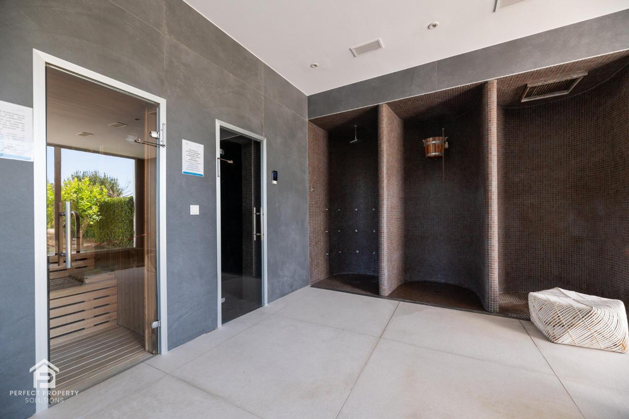Edge Luxury Beachfront 3br, 3 Pools, Spa, Gym Apartment *