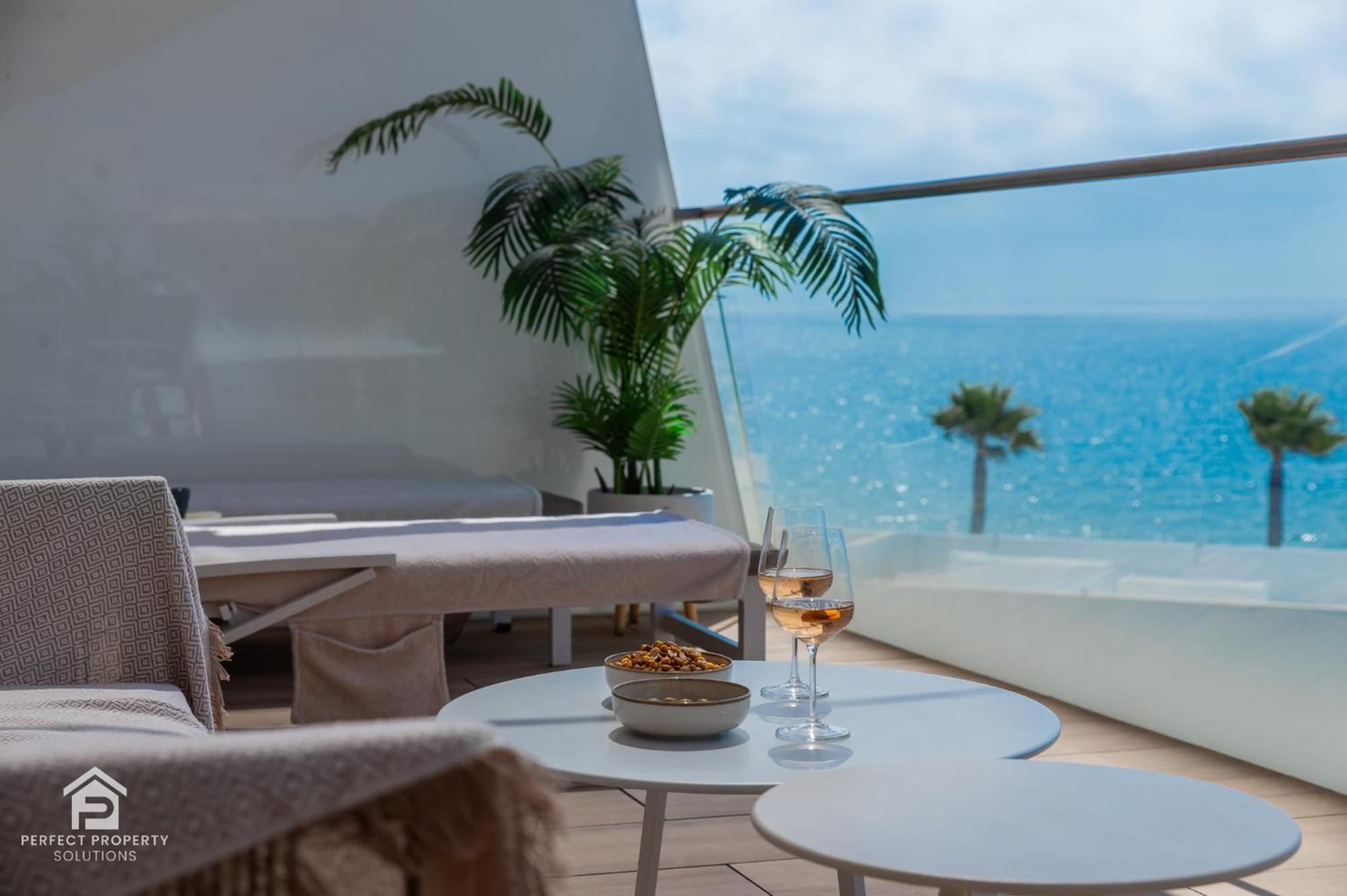 Edge Luxury Beachfront 3br, 3 Pools, Spa, Gym Apartment