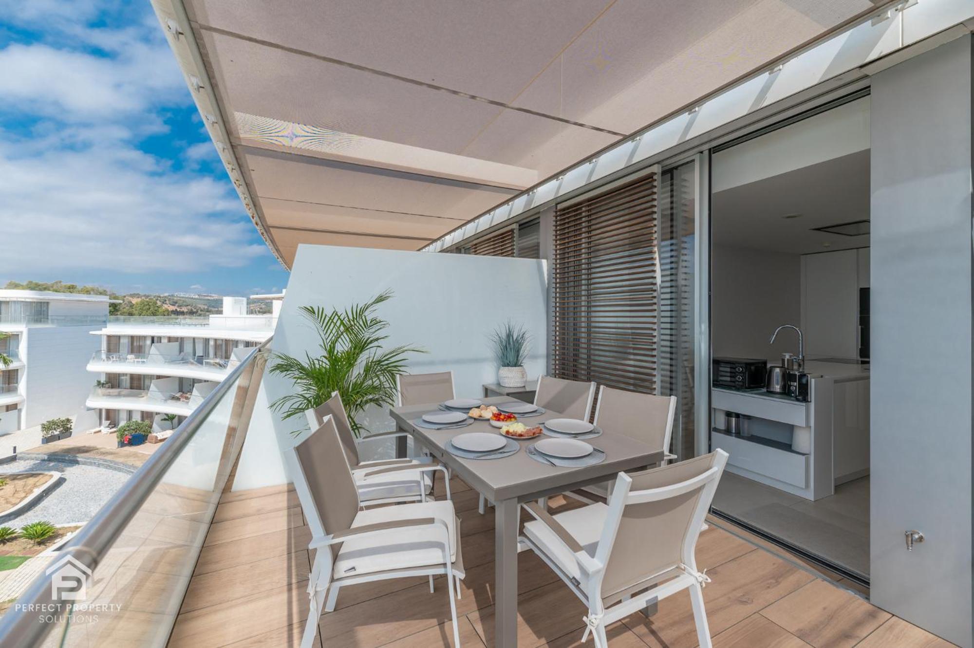 Apartment Edge Luxury Beachfront 3br, 3 Pools, Spa, Gym