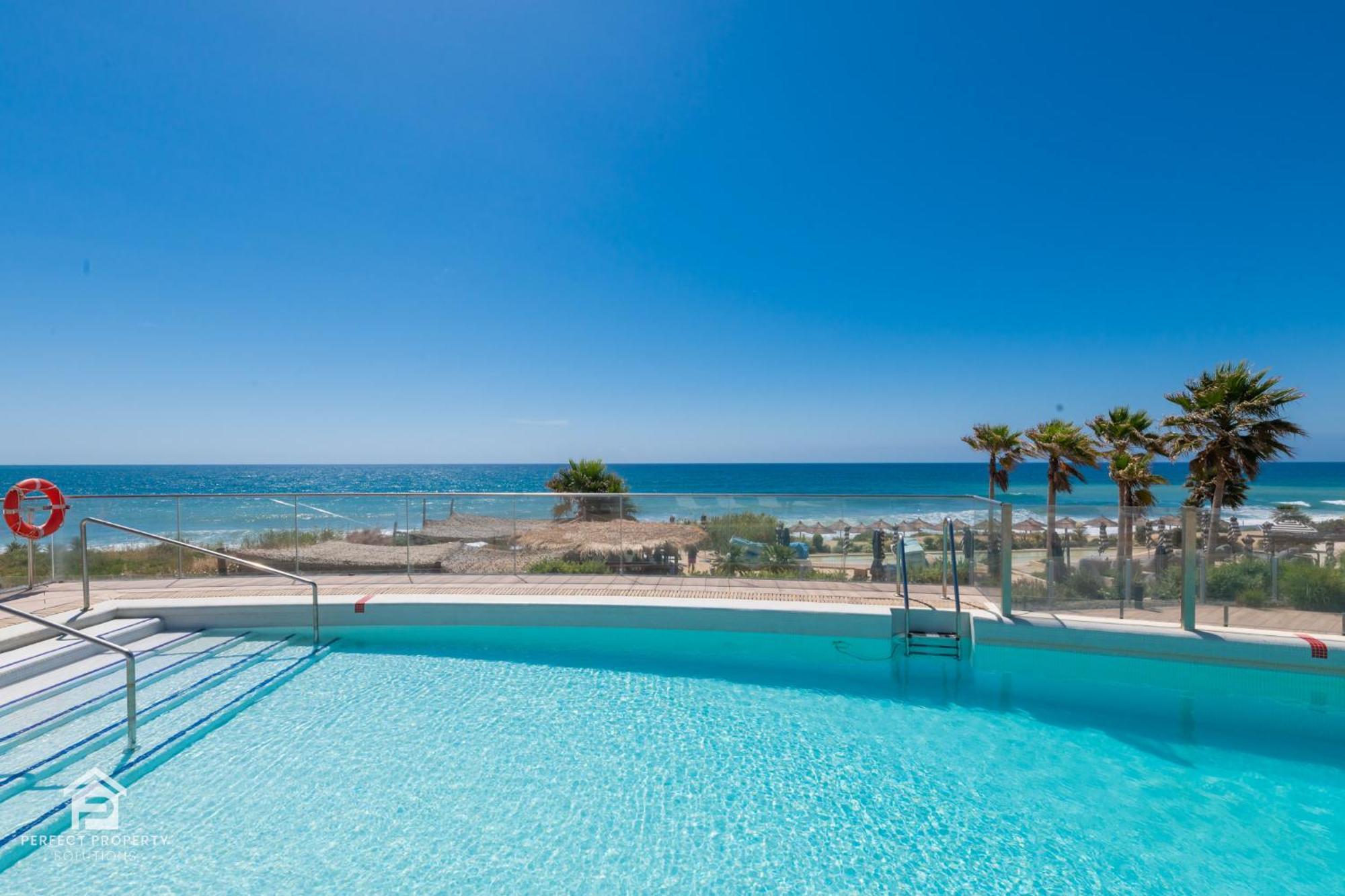 Apartment Edge Luxury Beachfront 3br, 3 Pools, Spa, Gym Estepona