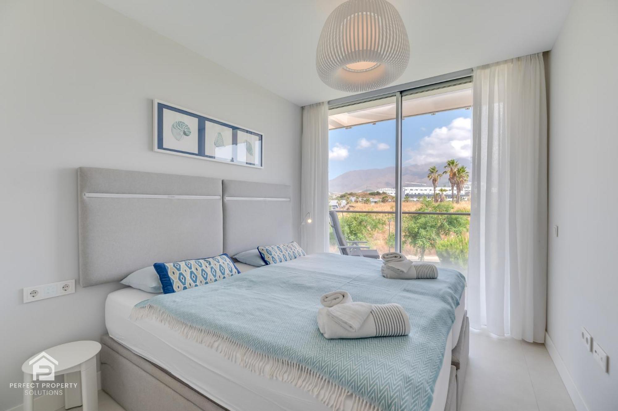 Edge Luxury Beachfront 3br, 3 Pools, Spa, Gym Apartment Estepona