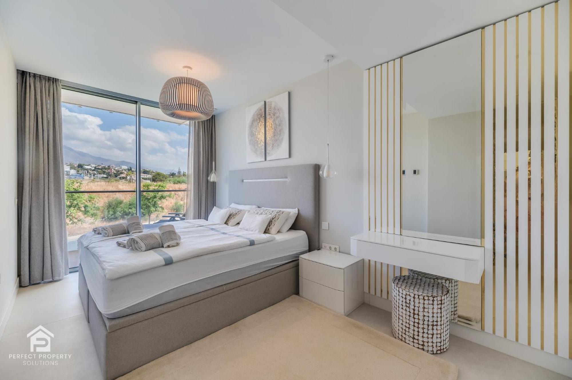 Edge Luxury Beachfront 3br, 3 Pools, Spa, Gym Apartment Estepona