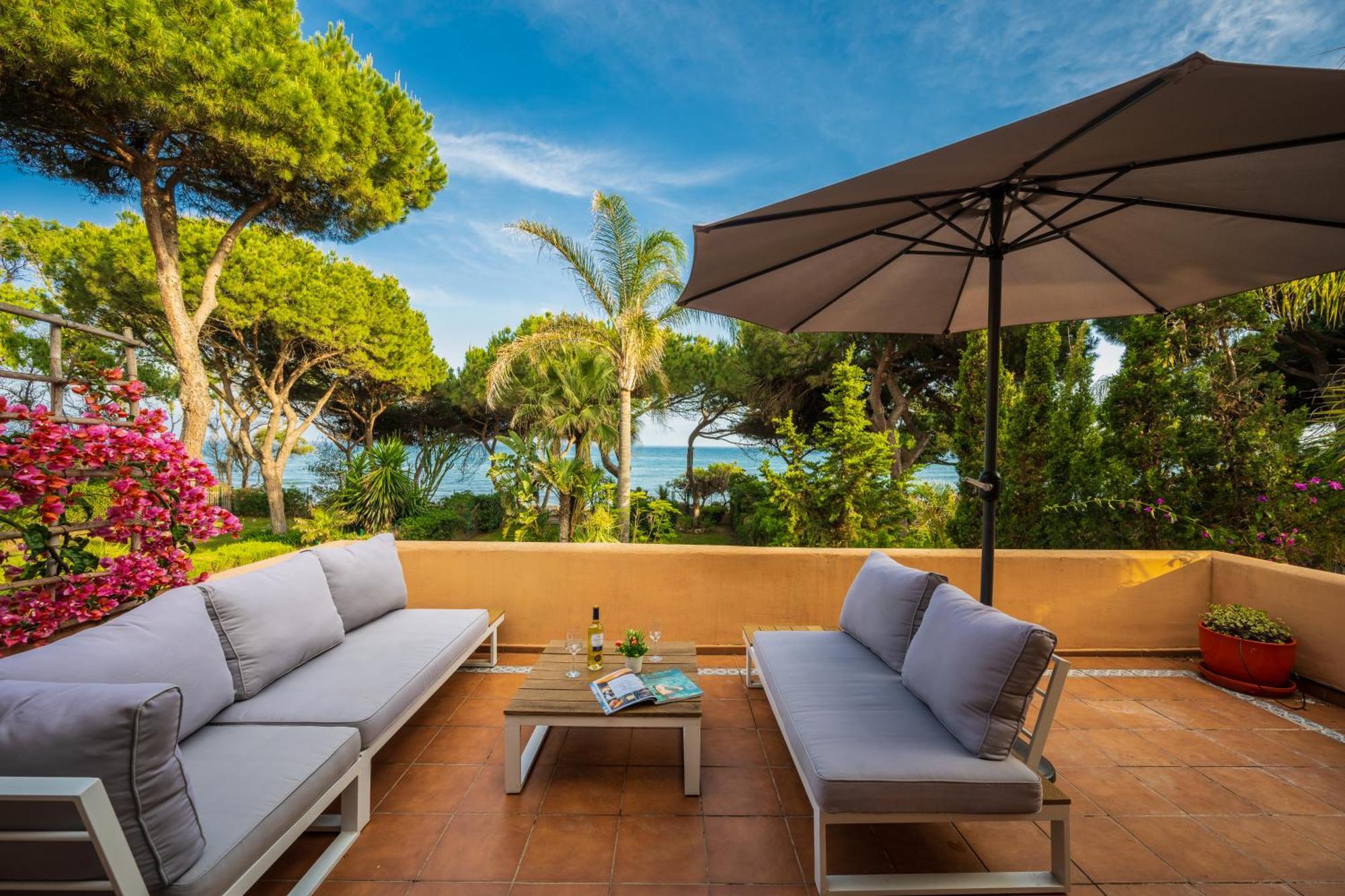 Сasa de vacaciones Venalmar First Line Townhouse, Garden, Sea Views *