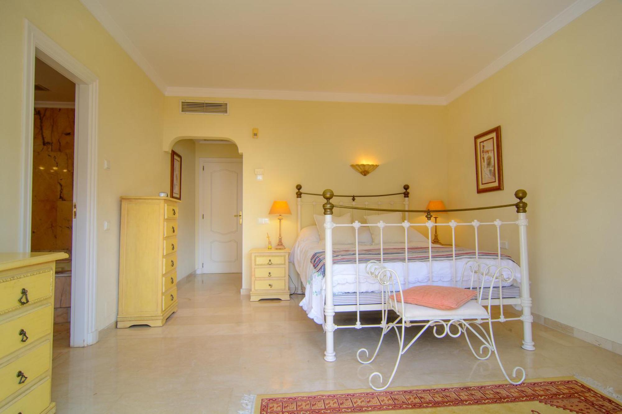Сasa de vacaciones Venalmar First Line Townhouse, Garden, Sea Views Estepona