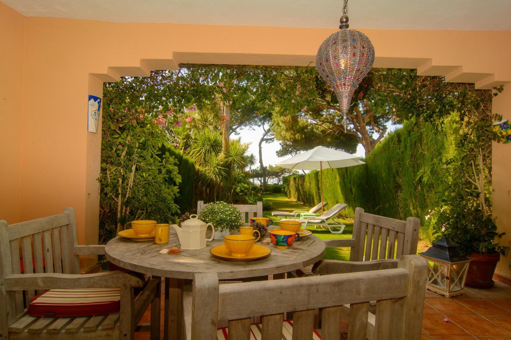 Venalmar First Line Townhouse, Garden, Sea Views Сasa de vacaciones Estepona