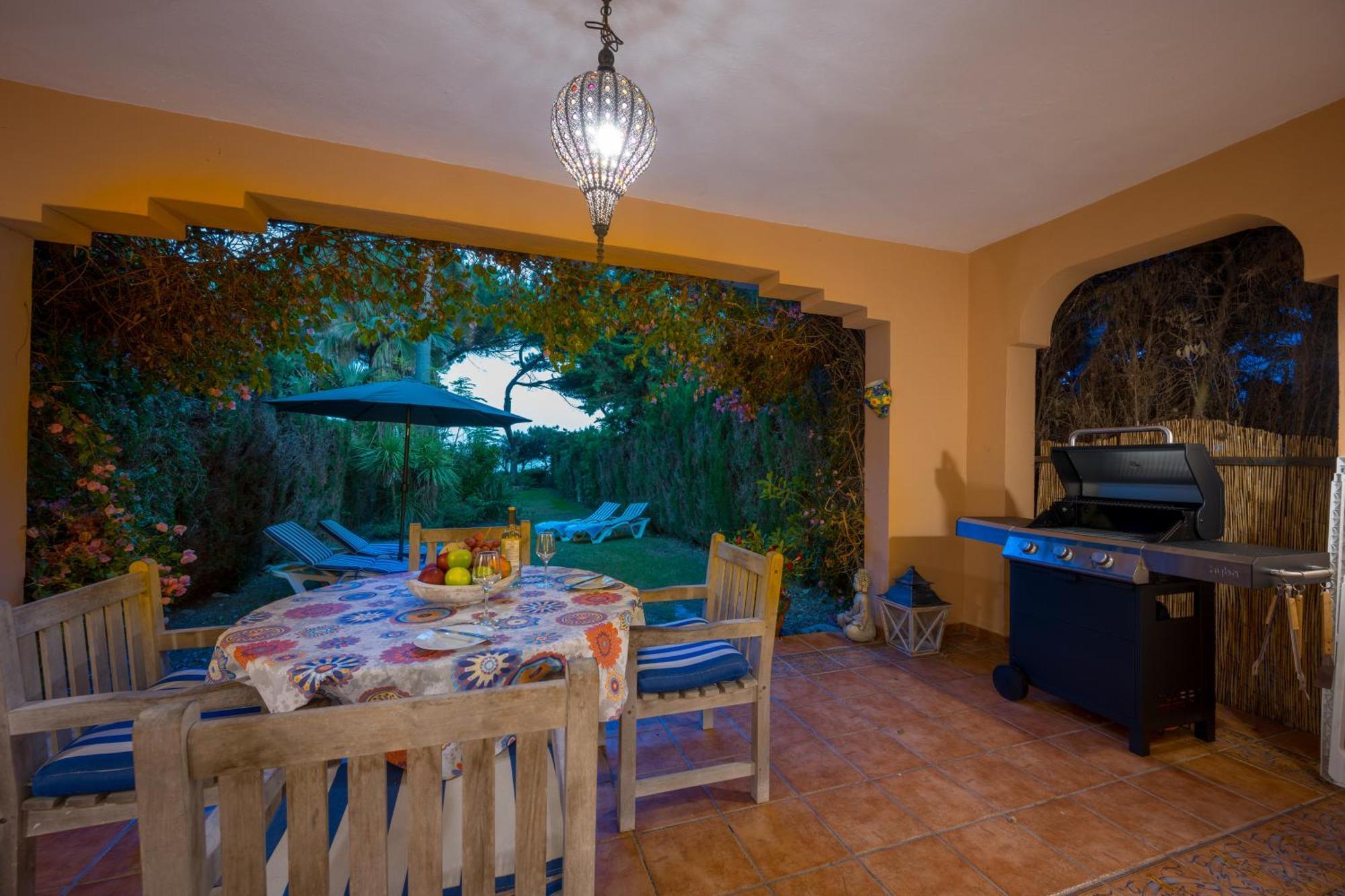 Venalmar First Line Townhouse, Garden, Sea Views *