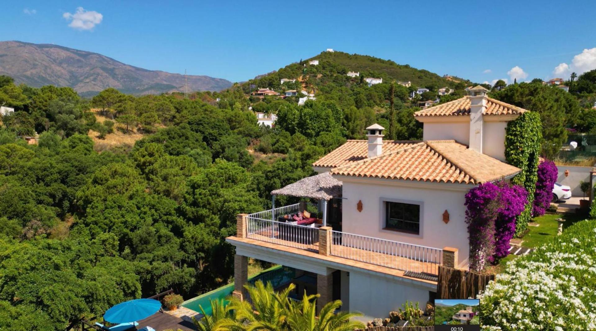 Luxury With Stunning Views In