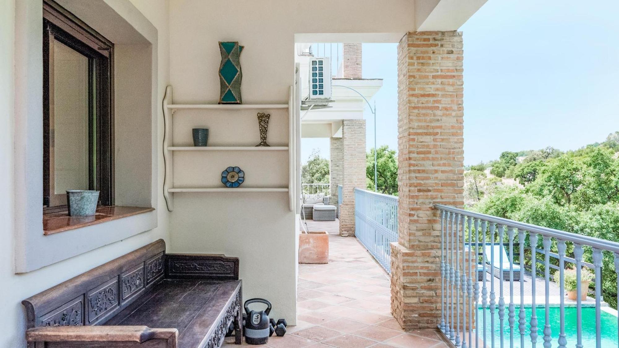 Luxury With Stunning Views In *