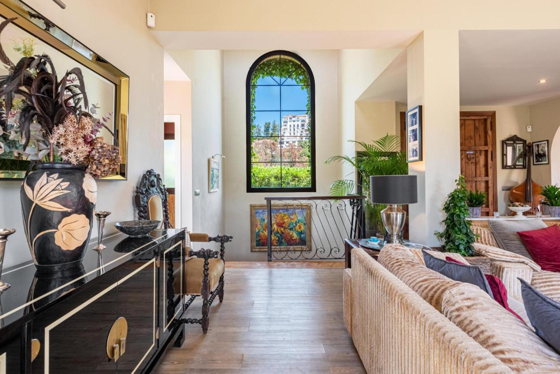 Villa Luxury With Stunning Views In *