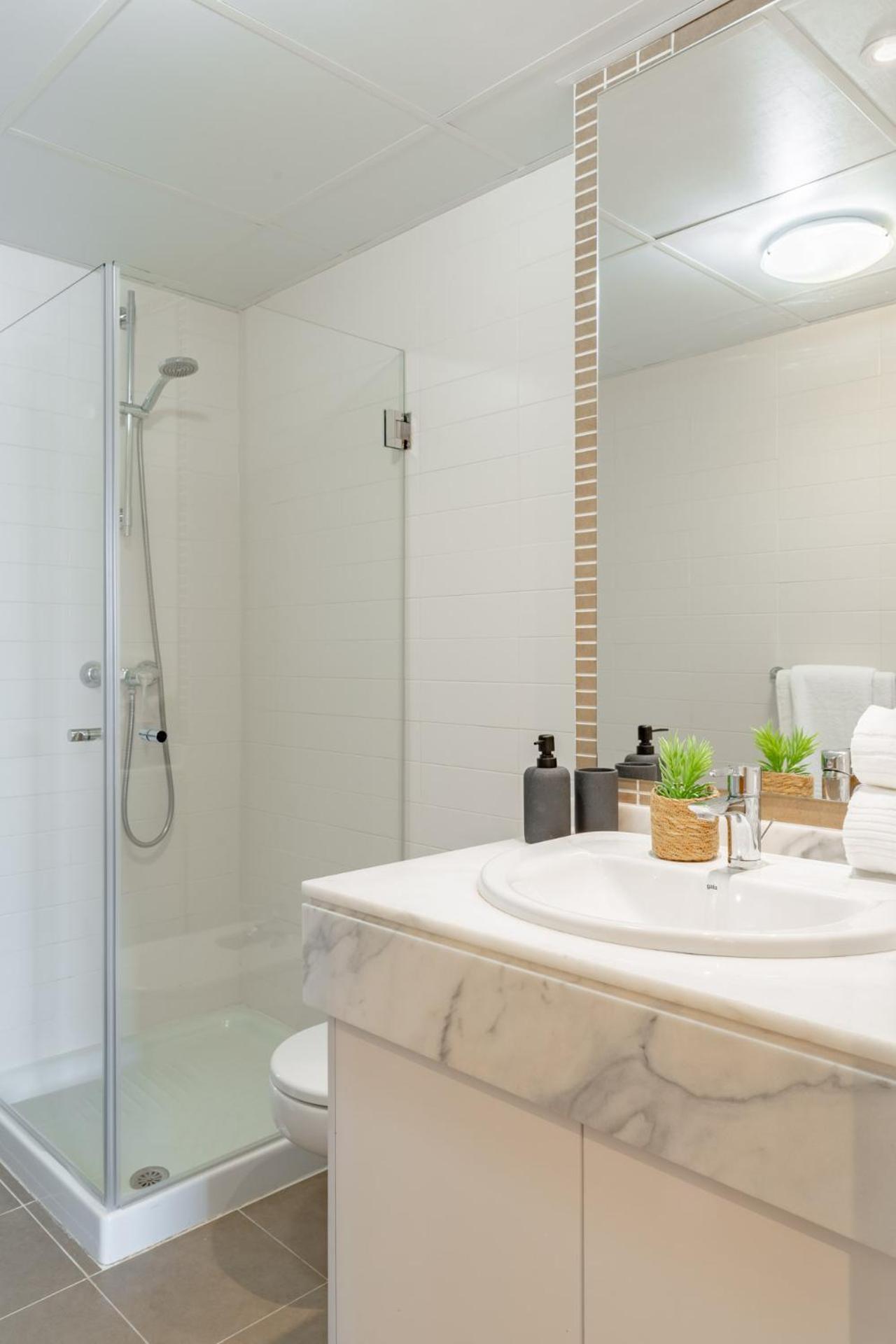 Holiday home Met Groot Terras In *