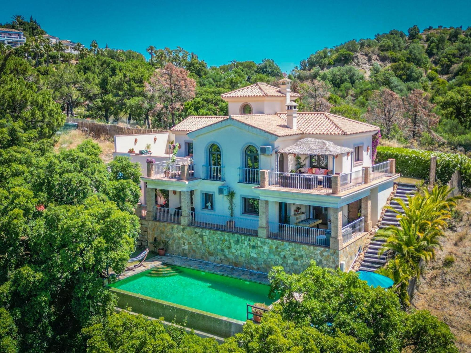 Luxury With Stunning Views In Estepona