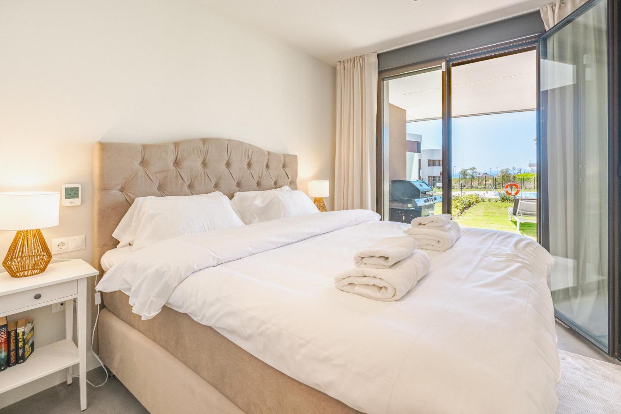 12 La Sabina Pool View Apartment Estepona