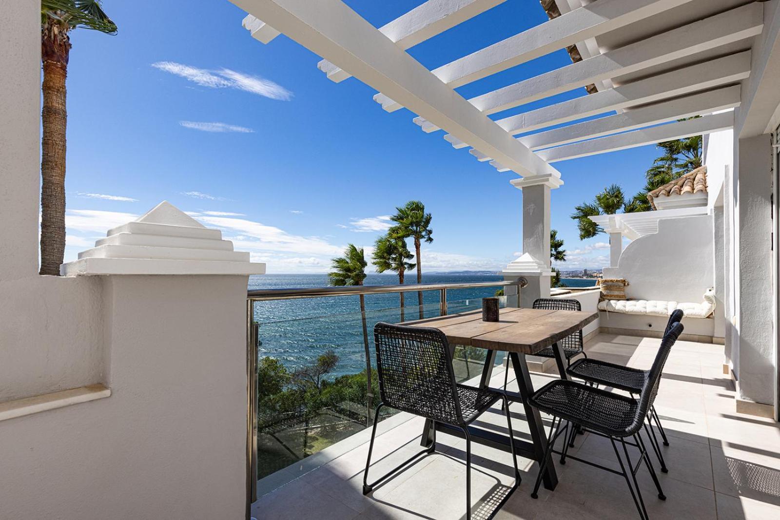 Dalia - Gerenoveerd Direct Aan Zee Estepona