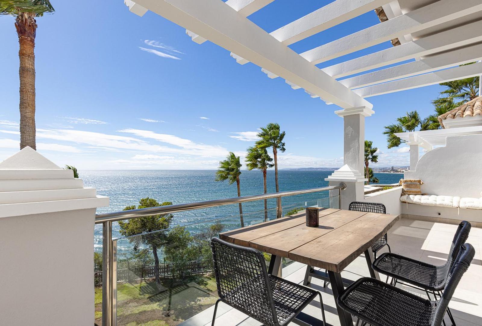 Dalia - Gerenoveerd Direct Aan Zee Apartment Estepona