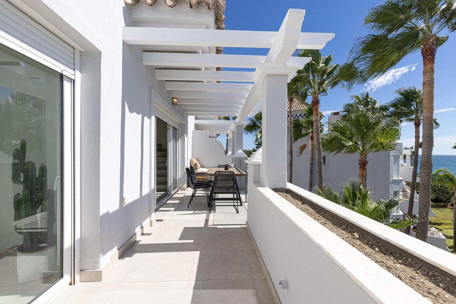 Dalia - Gerenoveerd Direct Aan Zee Apartment Estepona