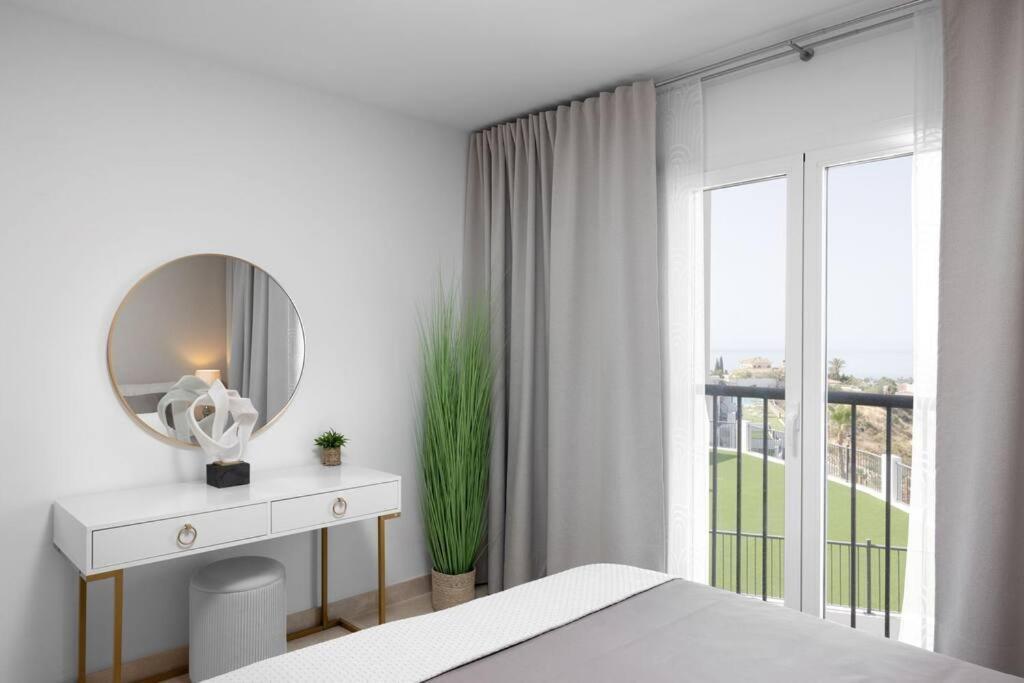 Apartment Lovely Two Bedroom With Panoramic Sea Views