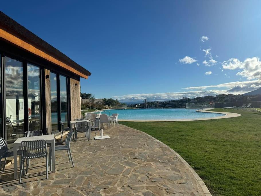 Lovely Two Bedroom With Panoramic Sea Views Apartment *