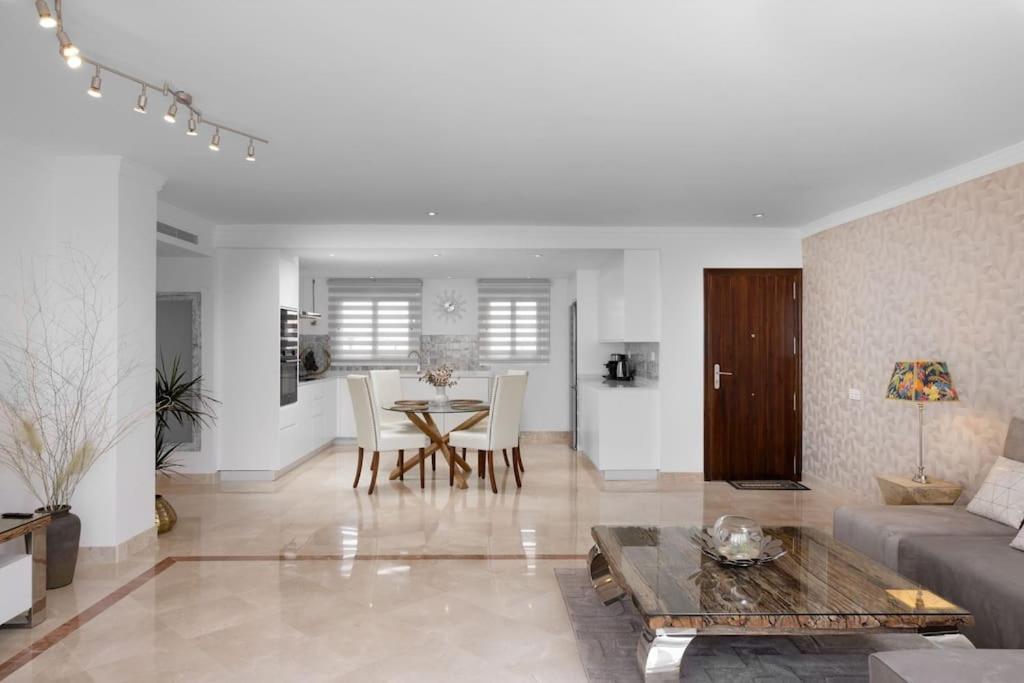 Lovely Two Bedroom With Panoramic Sea Views Estepona