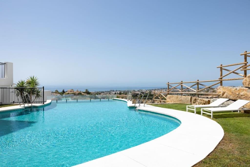 Lovely Two Bedroom With Panoramic Sea Views *