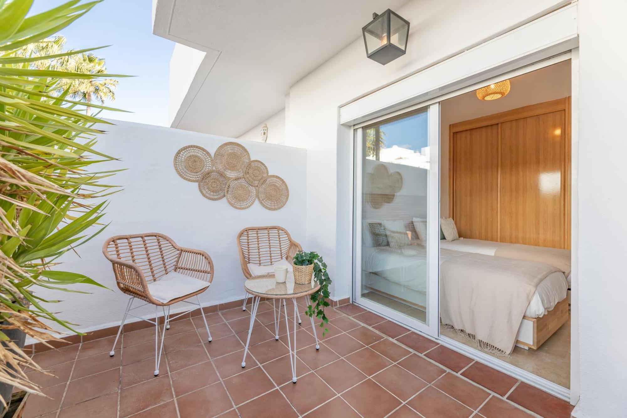 Ground Floor Met Jacuzzi Apartment