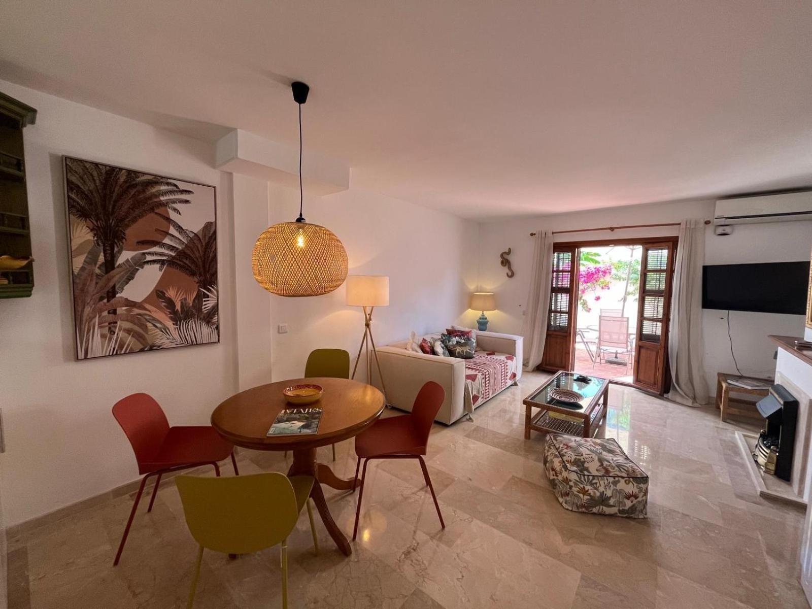 Villa - Playa - En Urbanizacion Al Lado Del Mar Is17 *