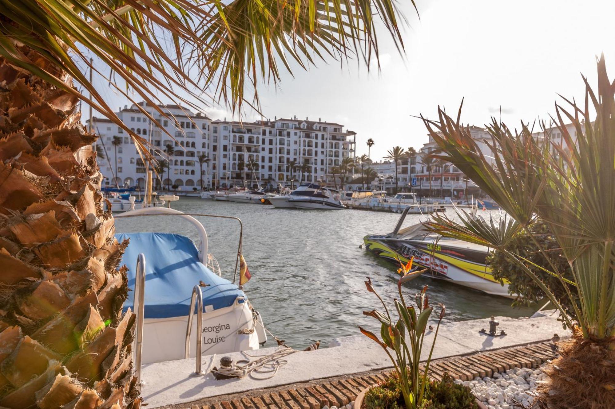 2060-newly Furnished 2 Bedrooms With Golf Appartement *