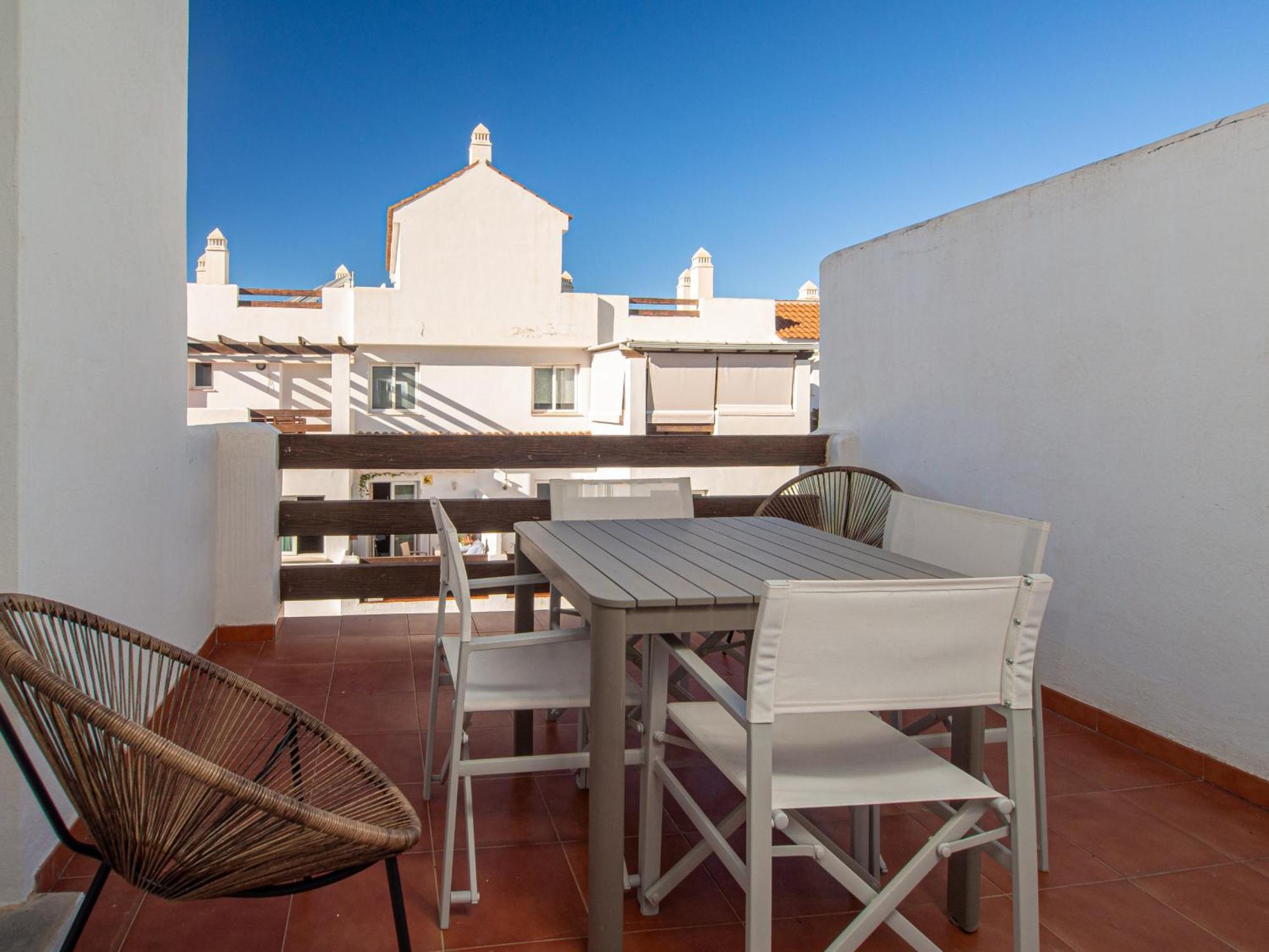 2060-newly Furnished 2 Bedrooms With Golf Appartement