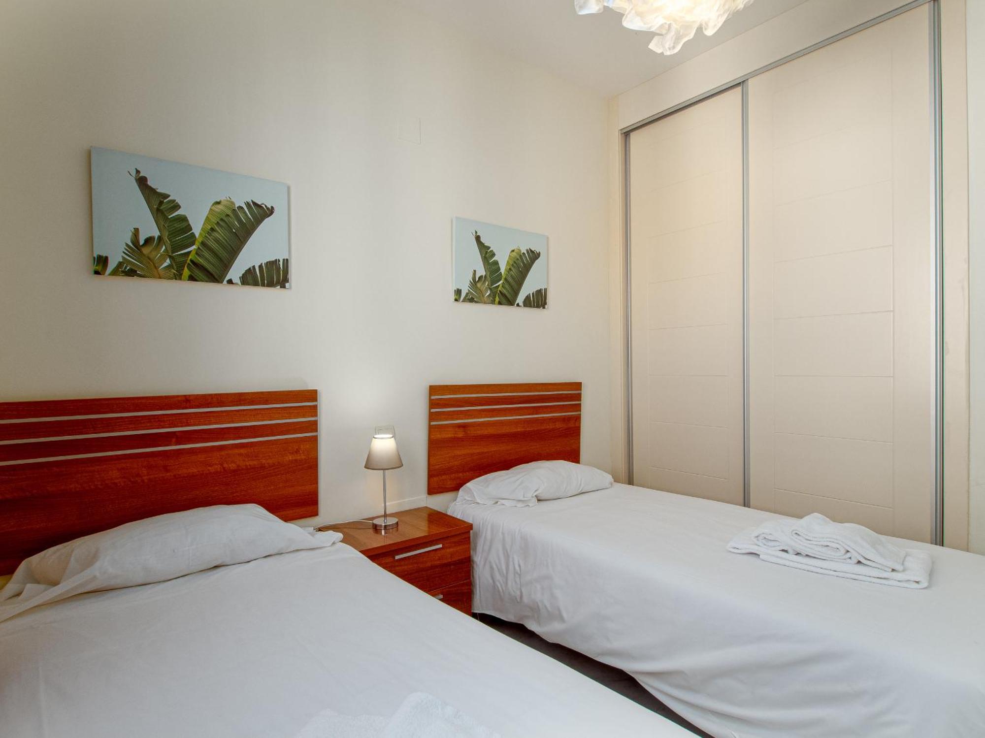 2060-newly Furnished 2 Bedrooms With Golf Appartement *