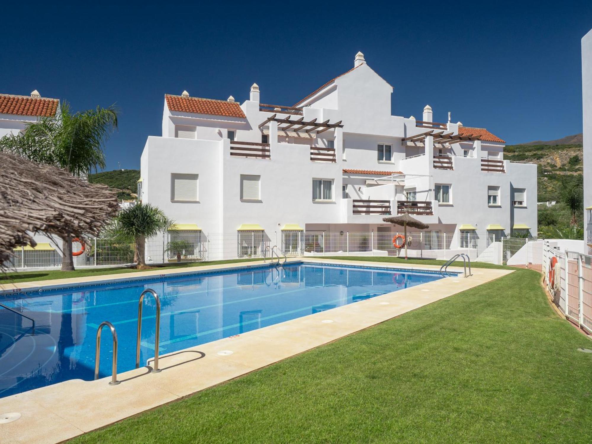 2060-newly Furnished 2 Bedrooms With Golf Appartement Estepona