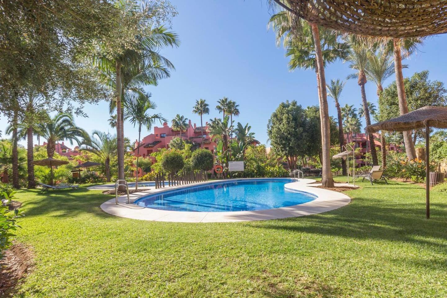 Beachside Duplex Penthouse, Close To Town