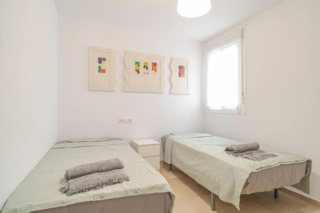 Apartment 2 Bed Sea View Perfect Location