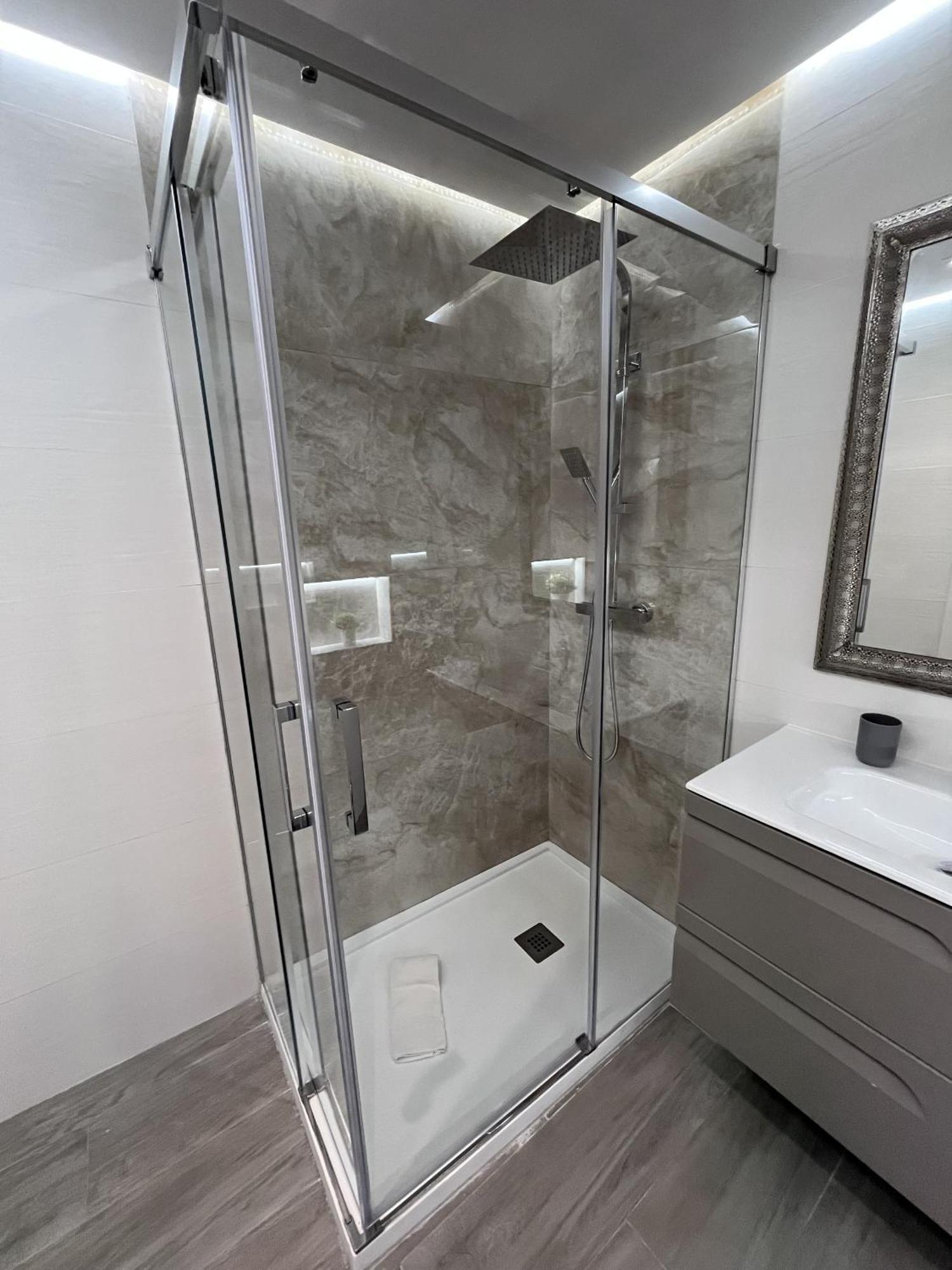 - Playa - De 2 Con Terrazas Al Lado Del Mar Al7 Apartamento Estepona