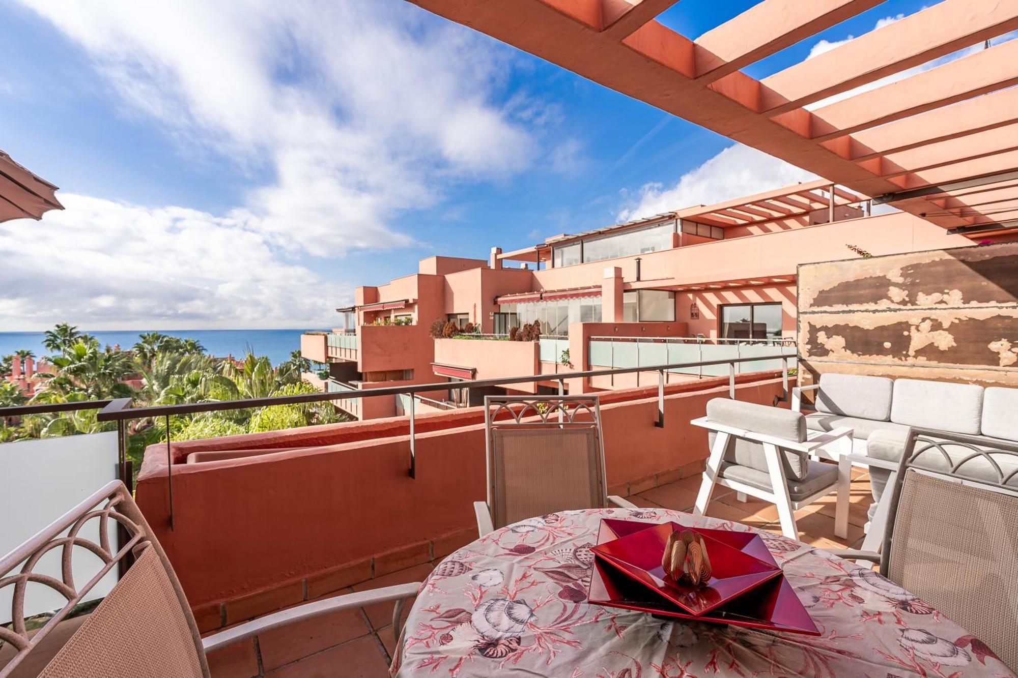 Beachside Duplex Penthouse, Close To Town *