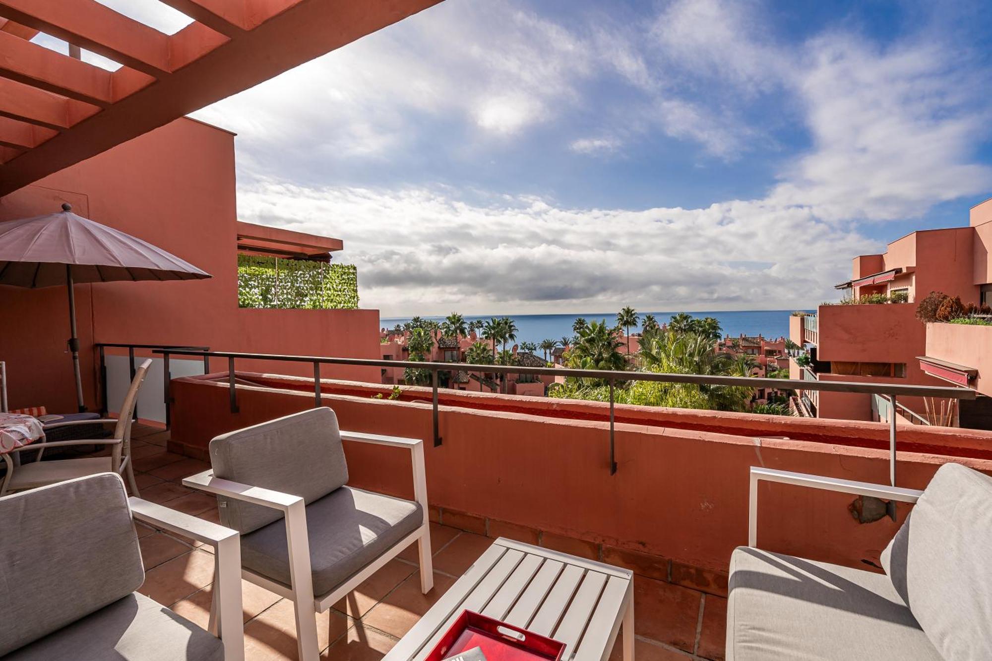 Apartment Beachside Duplex Penthouse, Close To Town *