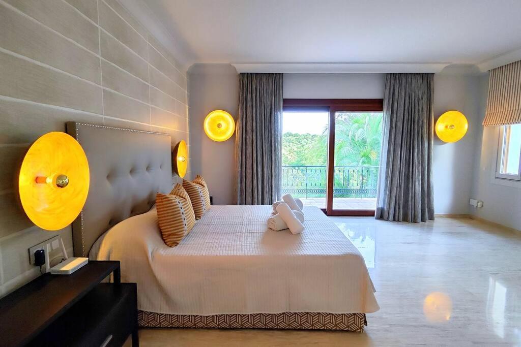 10 Bedroom Palace Huge Garden, Sea View!