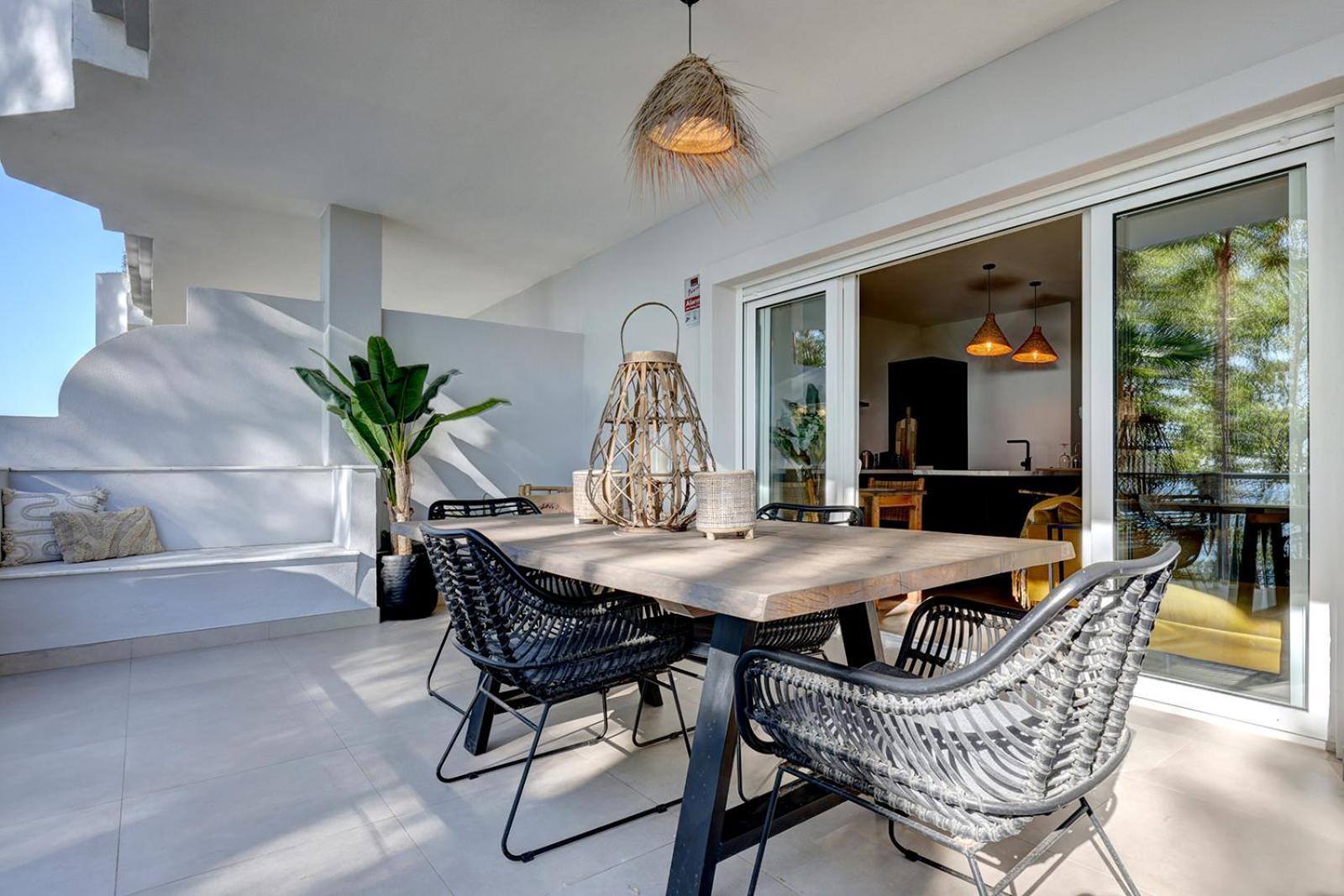 Alejandra - Gerenoveerd Direct Aan Zee Apartment *