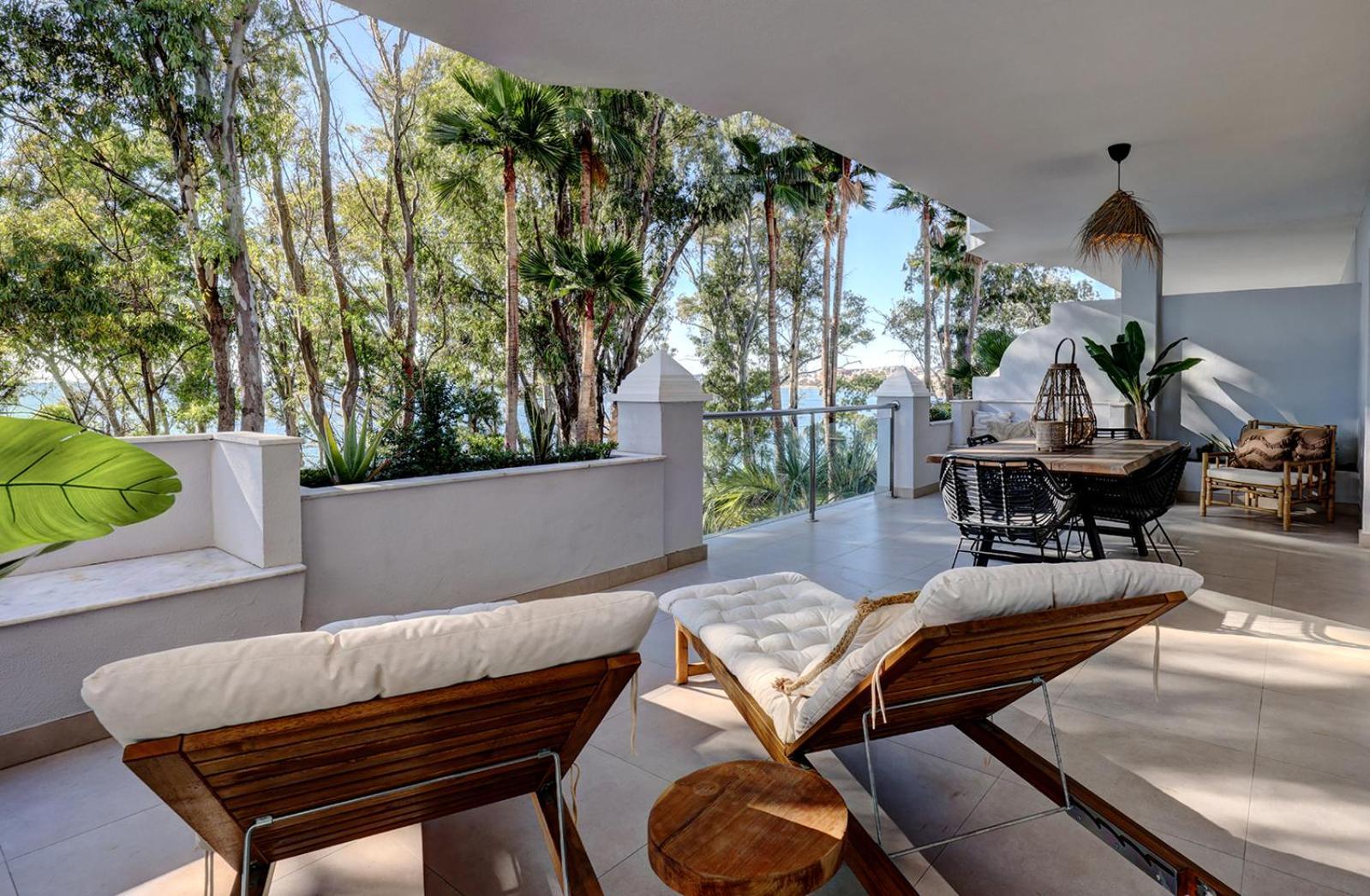 Alejandra - Gerenoveerd Direct Aan Zee Apartment Estepona