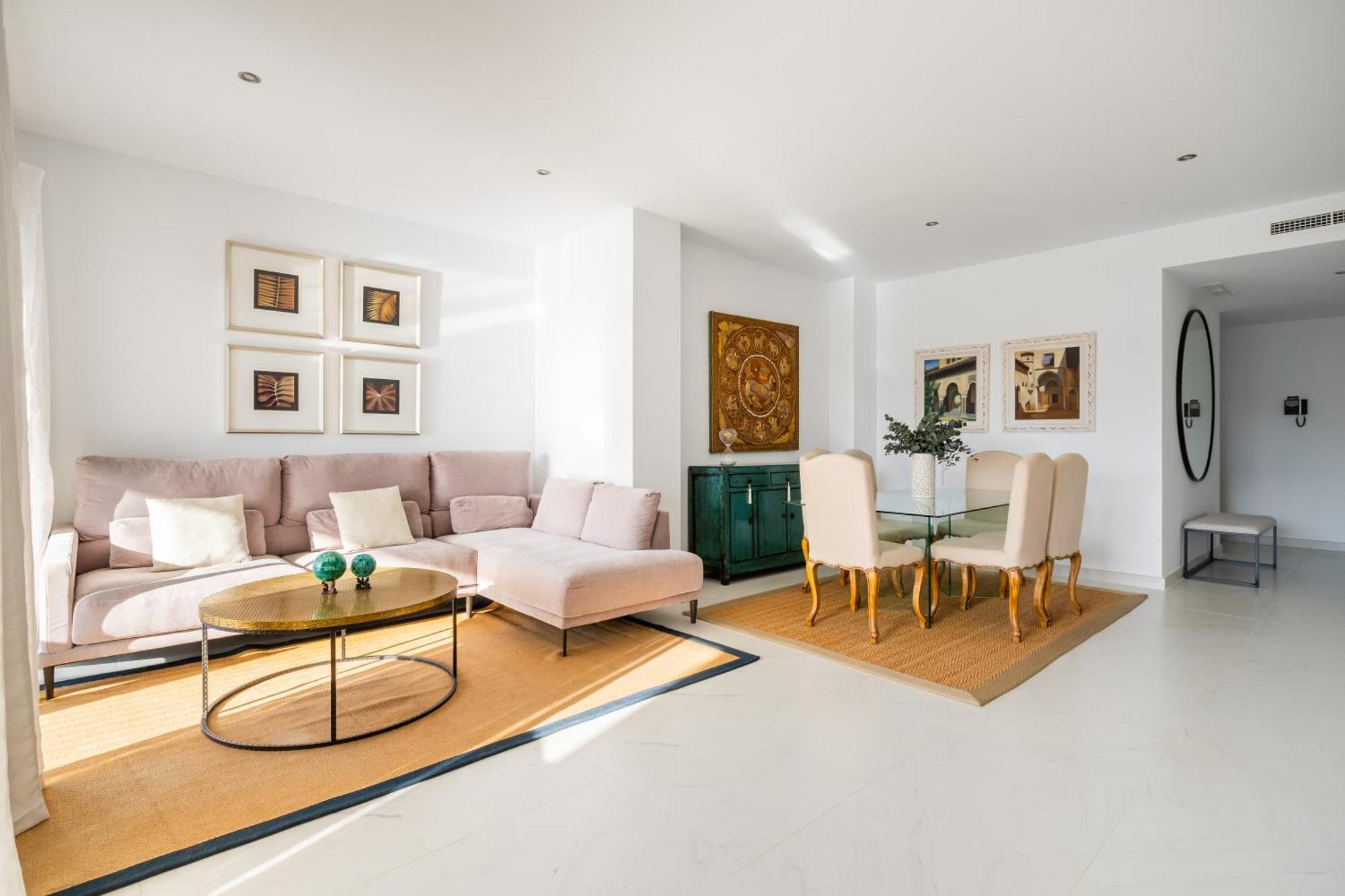 Luxury 2 Bedroom *