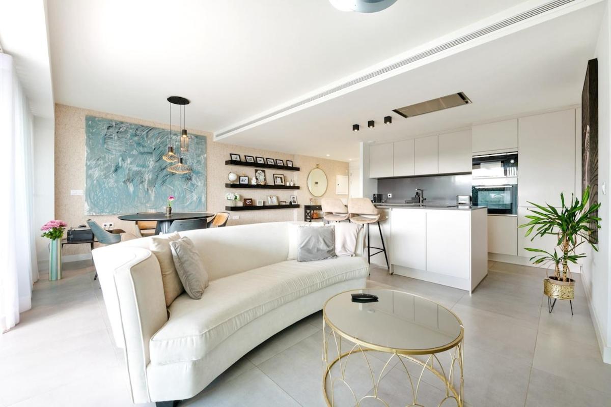 Costa Elegant Escape *