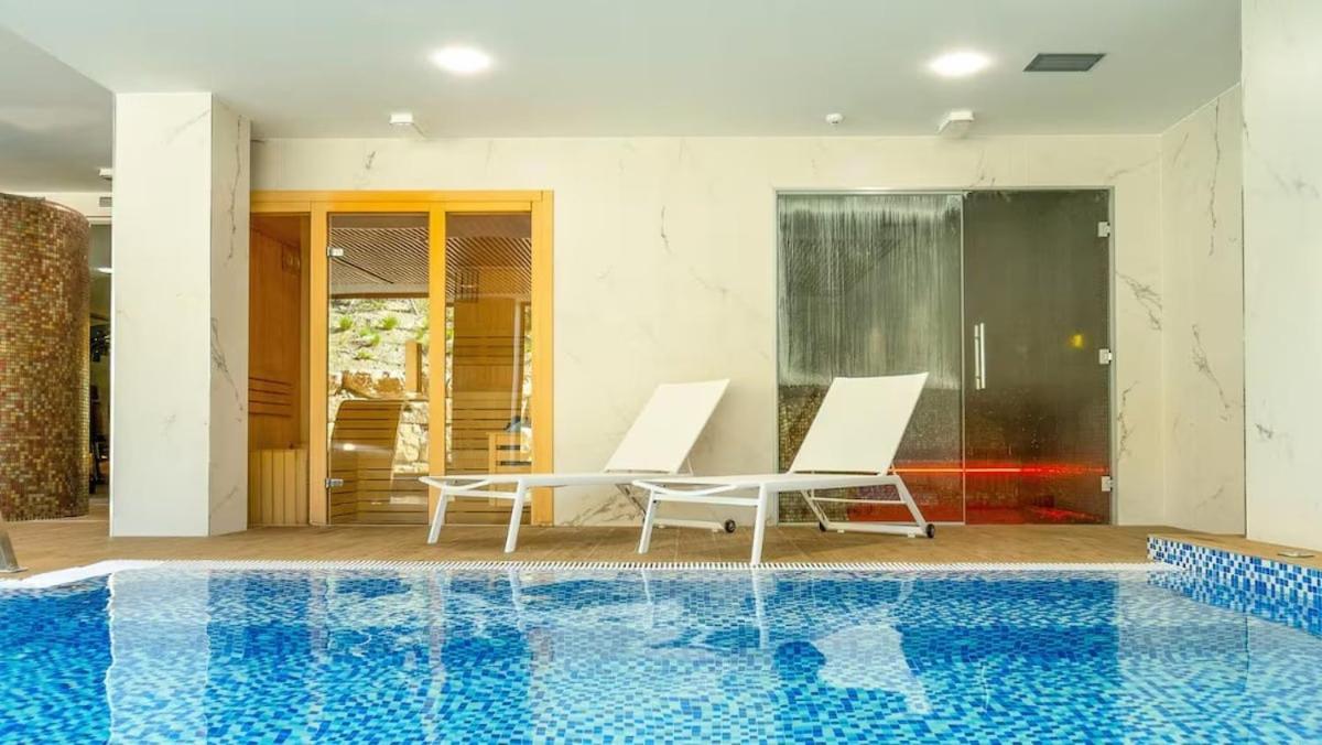 Costa Elegant Escape