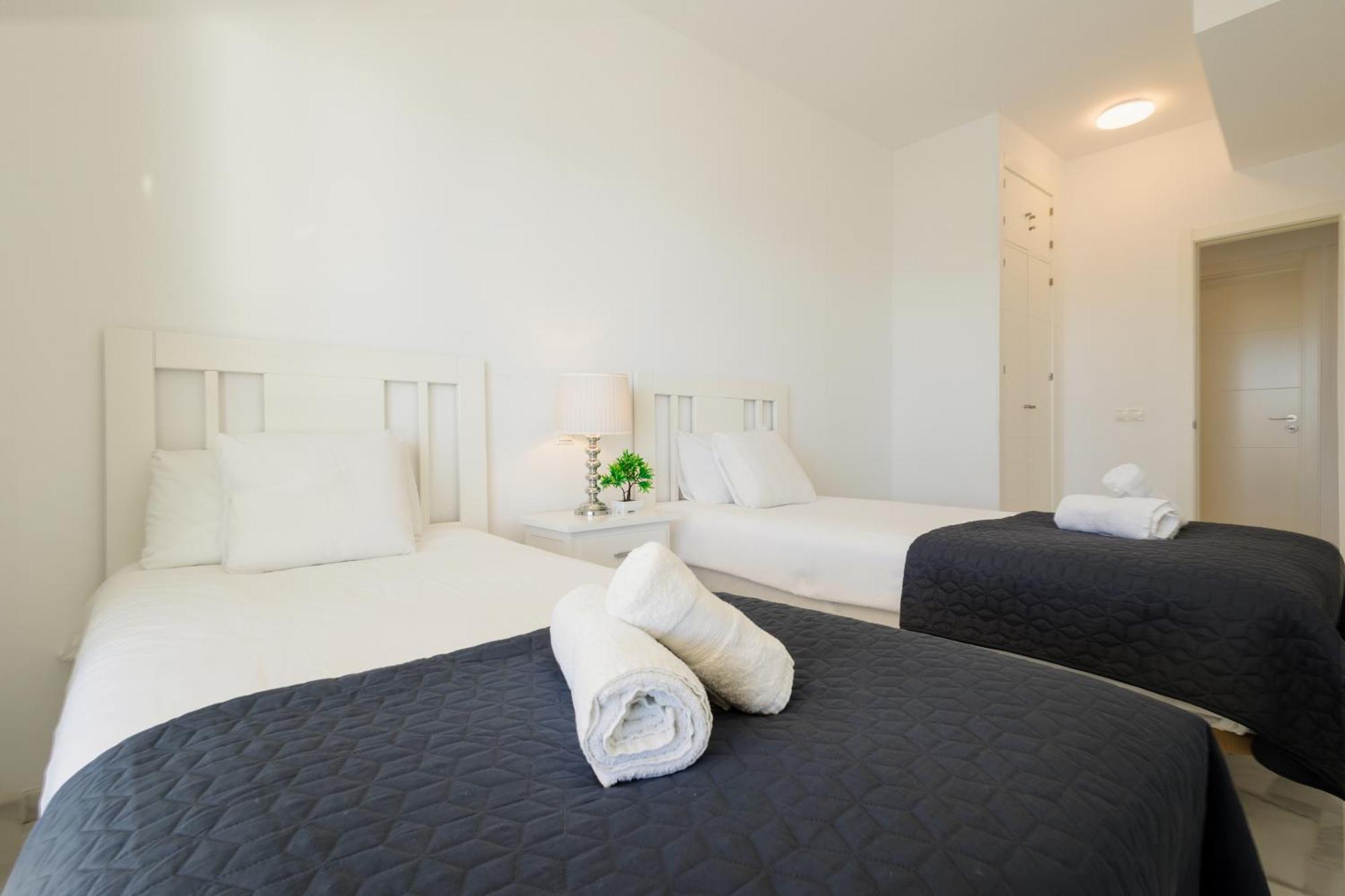 First-line Beach, Terrace And Pool With Incredible Sea Views, New Golden Mile Apartment