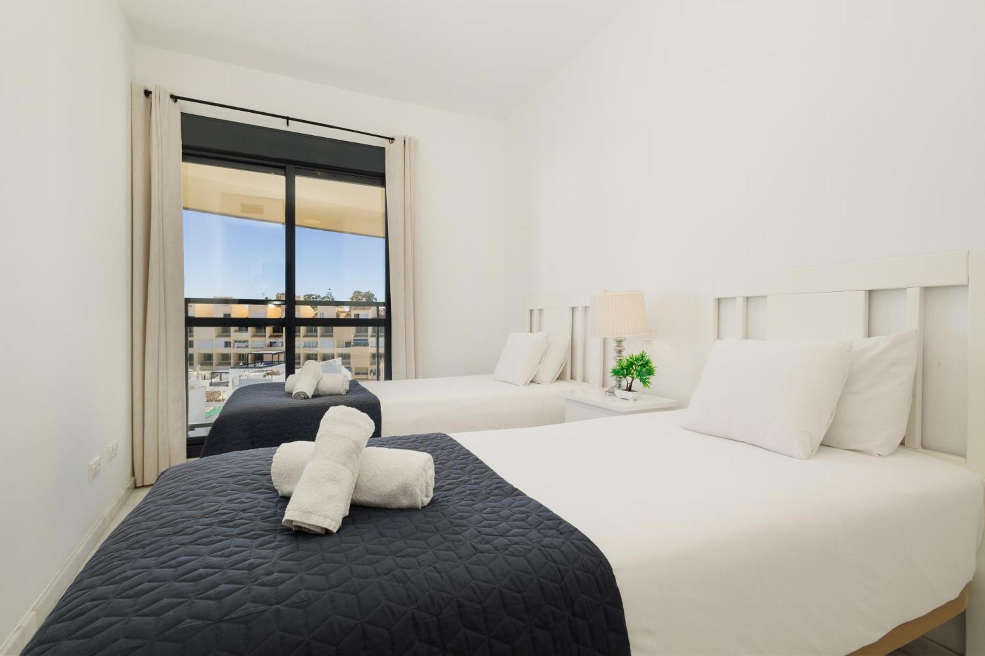 First-line Beach, Terrace And Pool With Incredible Sea Views, New Golden Mile Apartment Estepona
