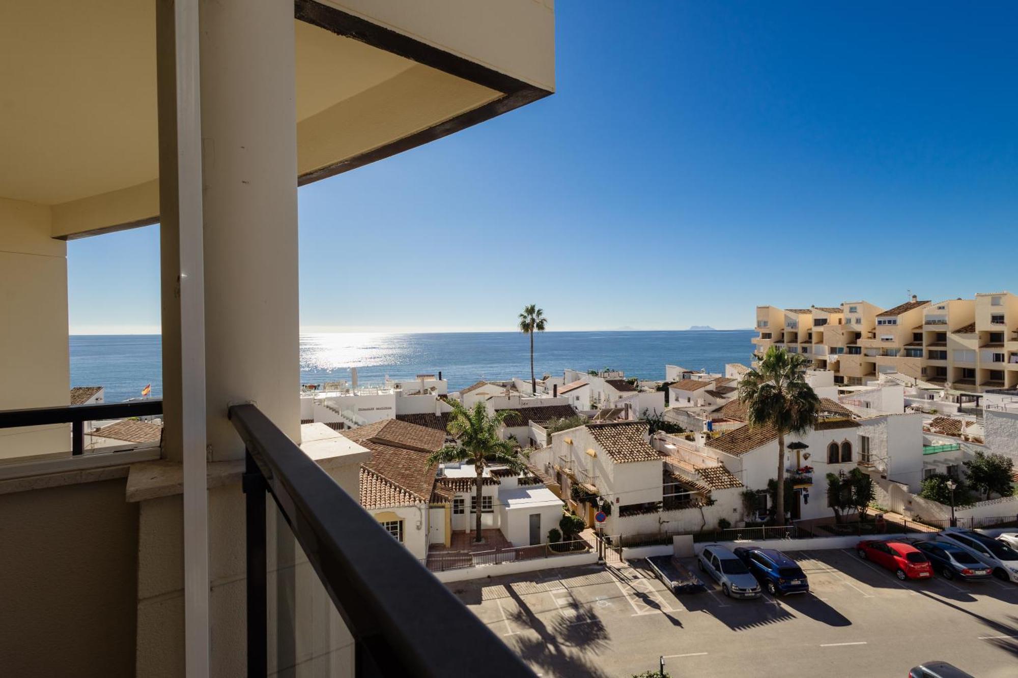 Apartment First-line Beach, Terrace And Pool With Incredible Sea Views, New Golden Mile