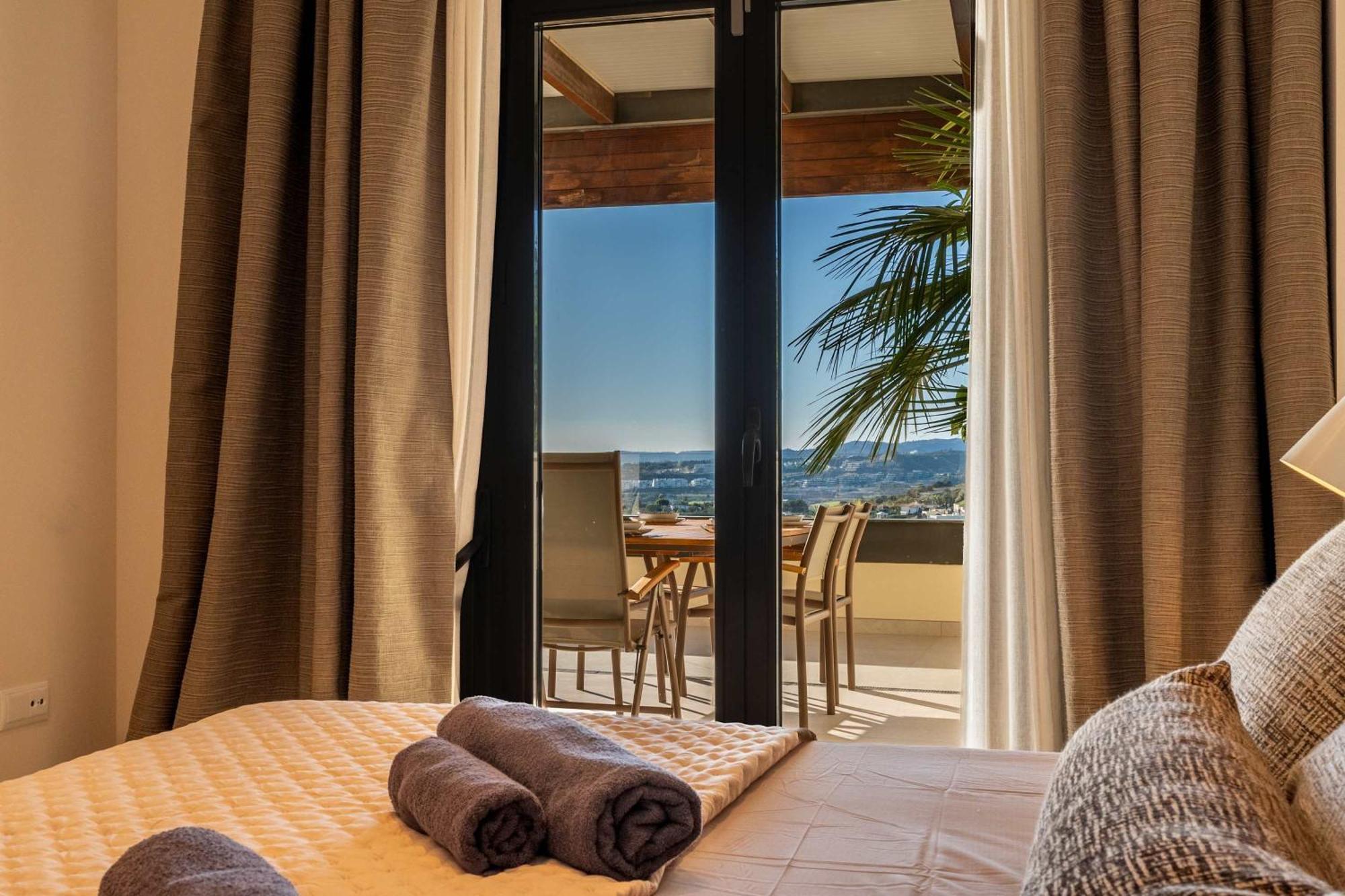 Luxury Escape - Flamingos Golf Retreat Apartment Estepona