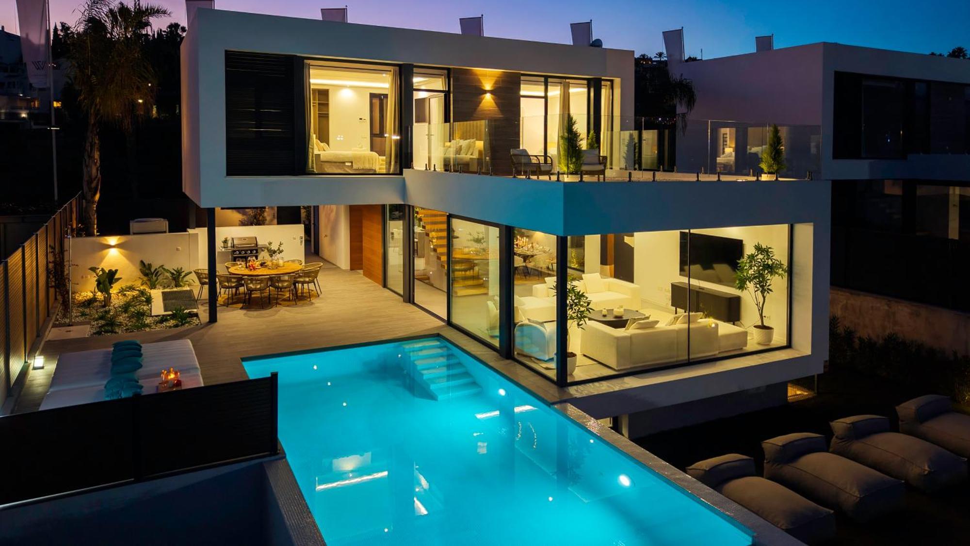 Villa Vacation Marbella I Chic, Cutting-edge Amenities, Private Heated Infinity Pool, Golf Front Location, Cinema