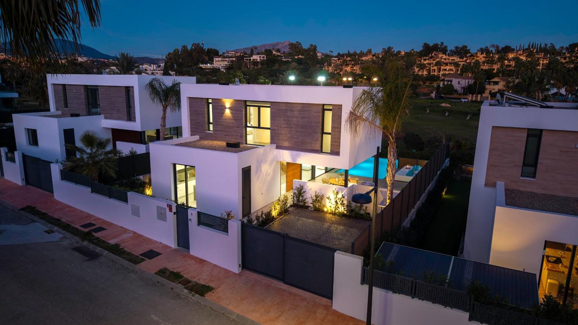 Vacation Marbella I Chic, Cutting-edge Amenities, Private Heated Infinity Pool, Golf Front Location, Cinema Villa Estepona