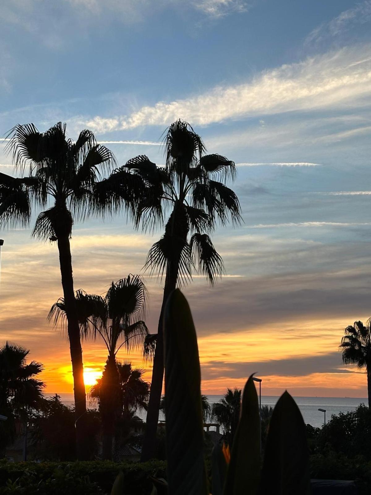 Costa Galera Con Piscinas Jardin Y Un Bano Cercano A La Playa