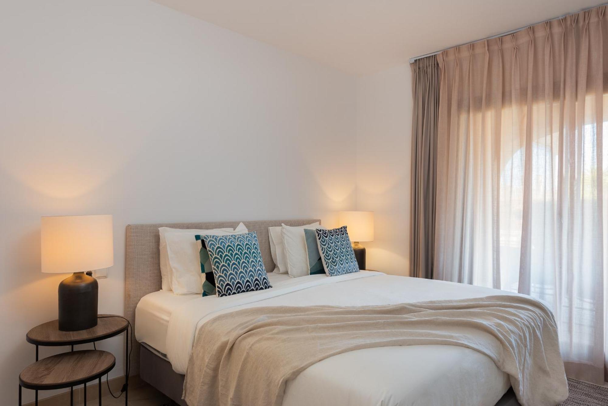 Bright 3-bedroom With Sunset Views Apartment *