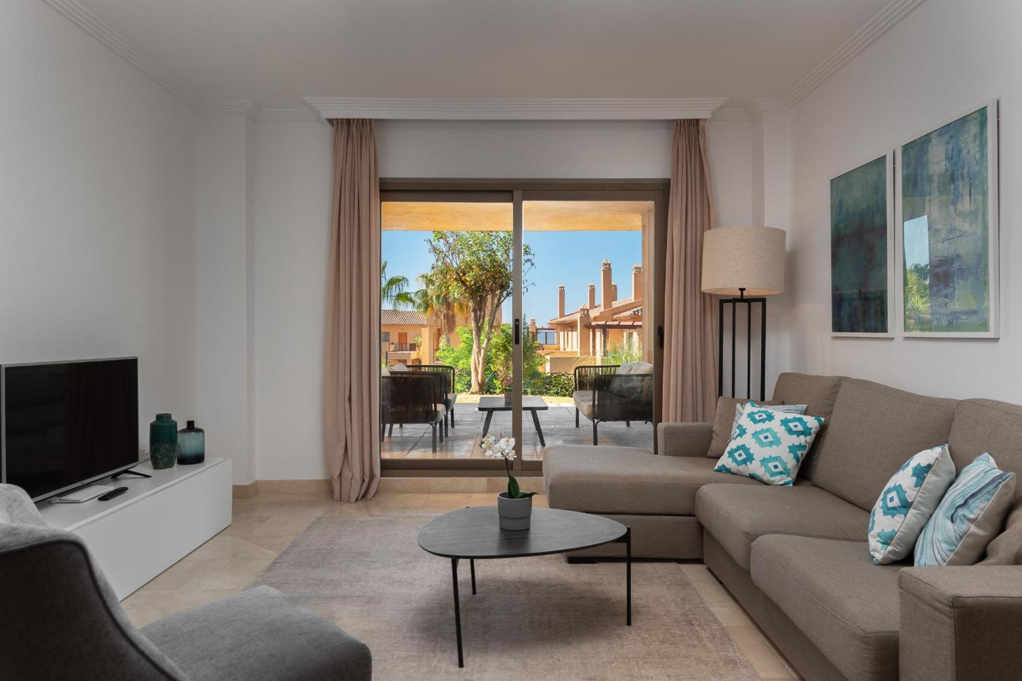 Apartment Bright 3-bedroom With Sunset Views *